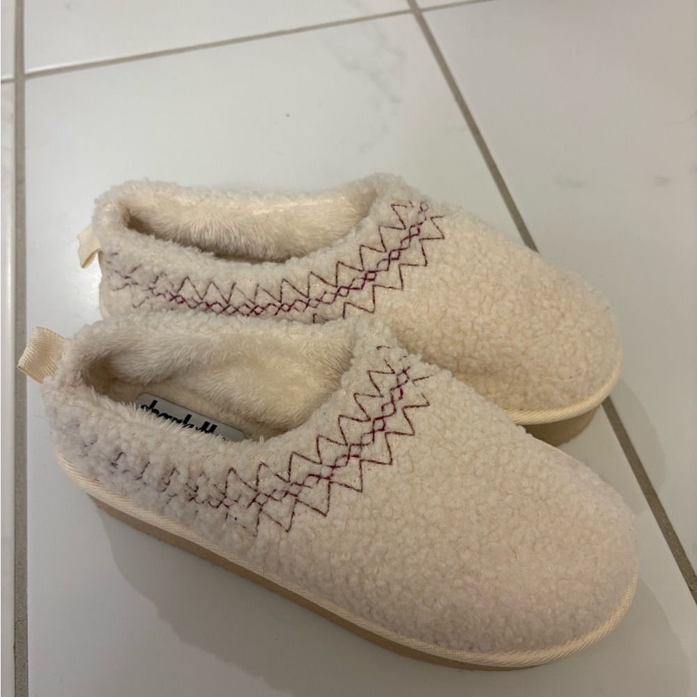 Cozy Cream Slippers with Burgundy Stitching